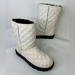 UGG Quilted White Leather Boots | Rare | Excellent Pre-Owned | Size US 7